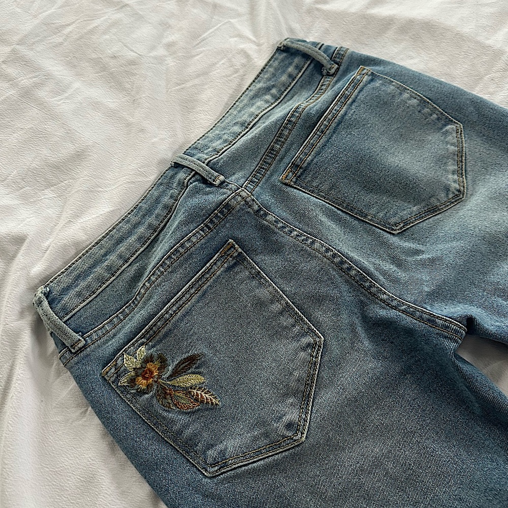Worn Once. Perfect Condition Driftwood Jeans W/ Flower Embroidery